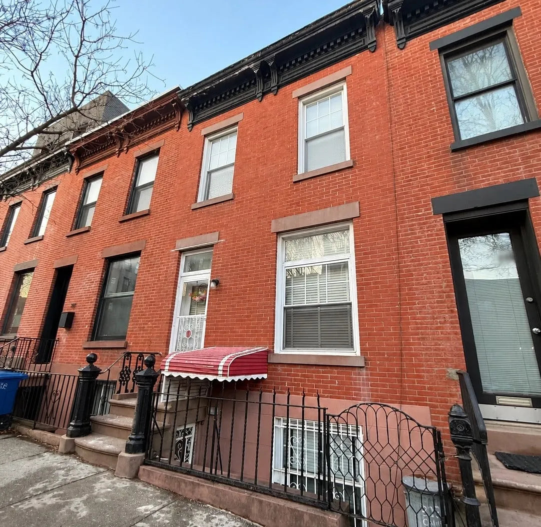 I cleared out my elderly neighbor's townhouse to sell it. Here's how I dealt with mountains of stuff
