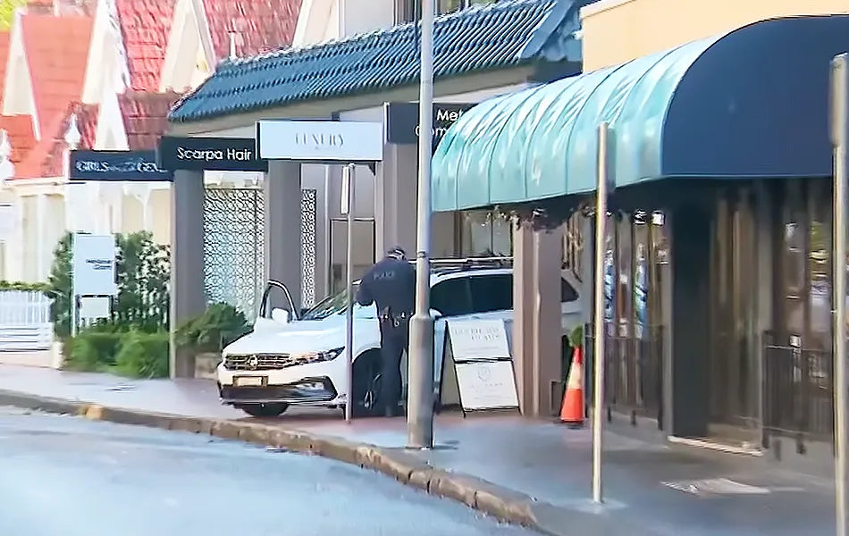 Double‑Bay Luxury Store Ram‑Raided: Hundreds of Thousands in Jewellery and Accessories Stolen as Police Hunt Getaway Car