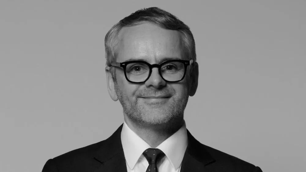 Jimmy Choo Names Andy Holmes as Senior VP, CFO & Operations — A Strategic Play to Scale Accessories and Drive Profitable Growth
